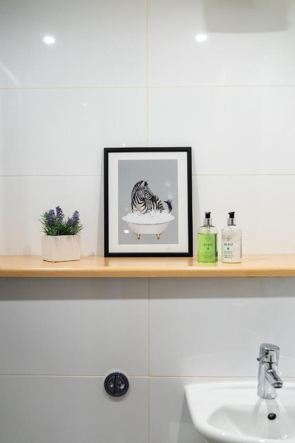 City View - A Stunning 2 Bed Apartment グラスゴー エクステリア 写真